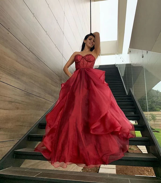 Langes Ballkleid aus rosafarbenem Tüll mit Spaghettiträgern gh2544