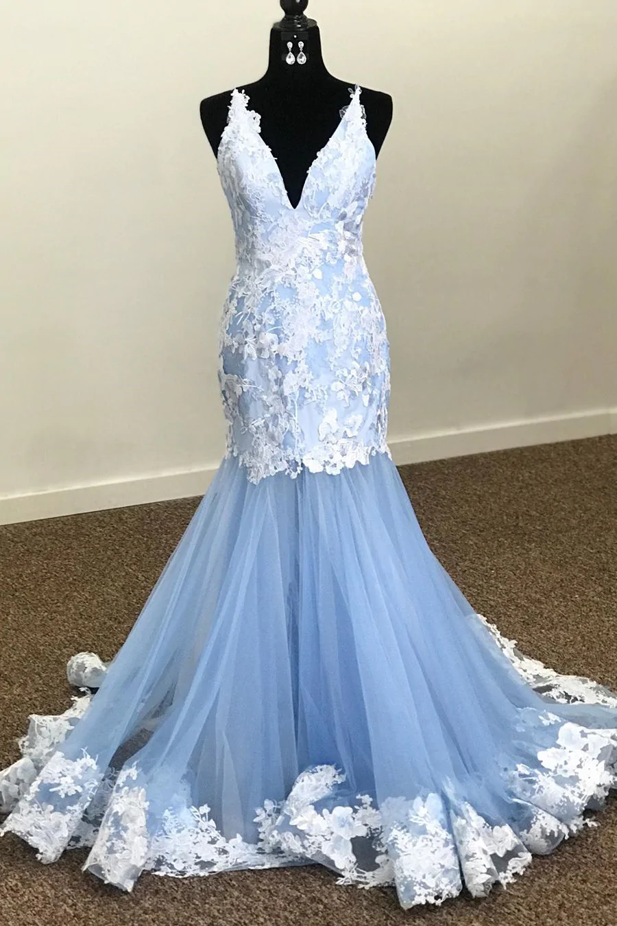 Robe de bal sirène à col en V et appliques en dentelle bleu ciel gh2312