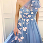 Bezaubernde Blumen-Abschlussball-Kleider des Schulter-blauen Tüll-3D, lange preiswerte Tanz-Kleider gh1964