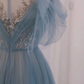 Robe de bal longue en tulle gris bleu à décolleté dégagé avec paillettes gh2638