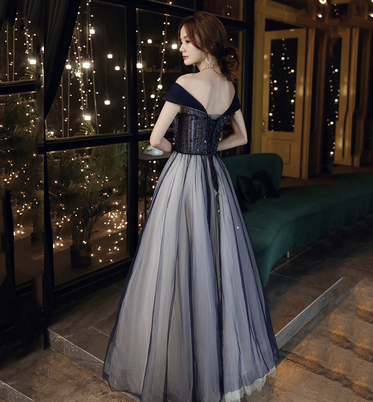 Langes Ballkleid aus blauem Tüll mit Perlen blaues Abendkleid 8612
