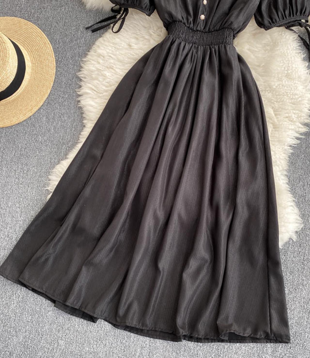 Einfaches kurzes Kleid mit V-Ausschnitt Modekleid 664
