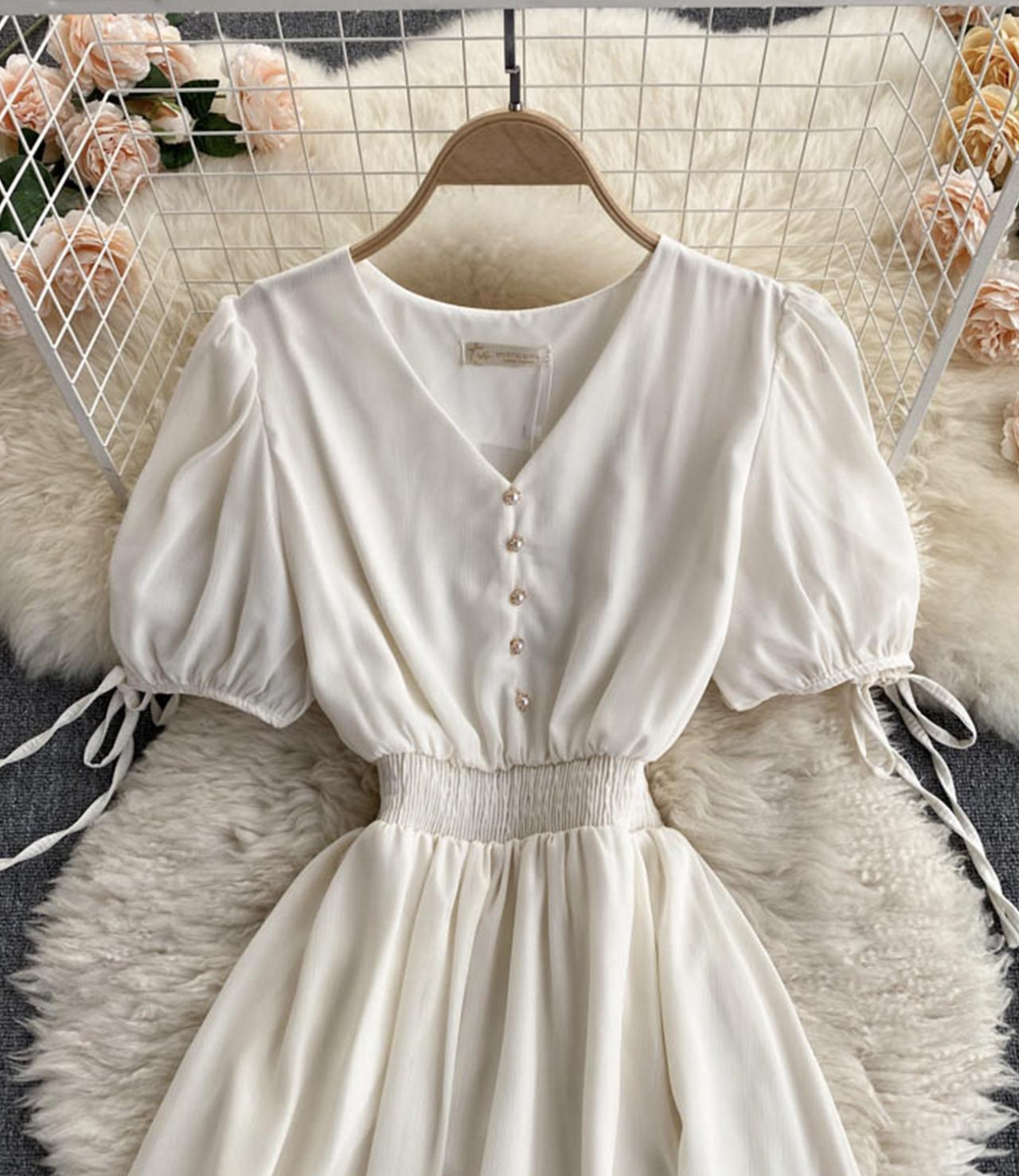 Einfaches kurzes Kleid mit V-Ausschnitt Modekleid 664
