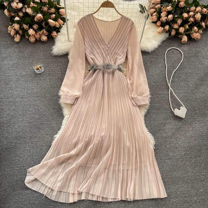 Süßes kurzes Kleid mit V-Ausschnitt, modisches Kleid 629 