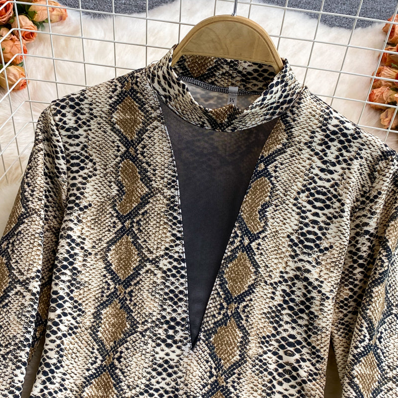 Fashionable crocodile pattern long-sleeved top  250