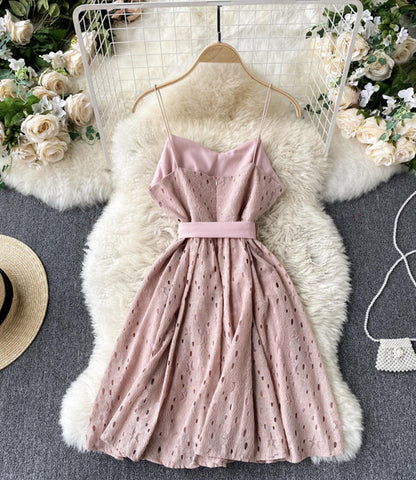 Süßes kurzes Kleid mit V-Ausschnitt A-Linie Modekleid 1320