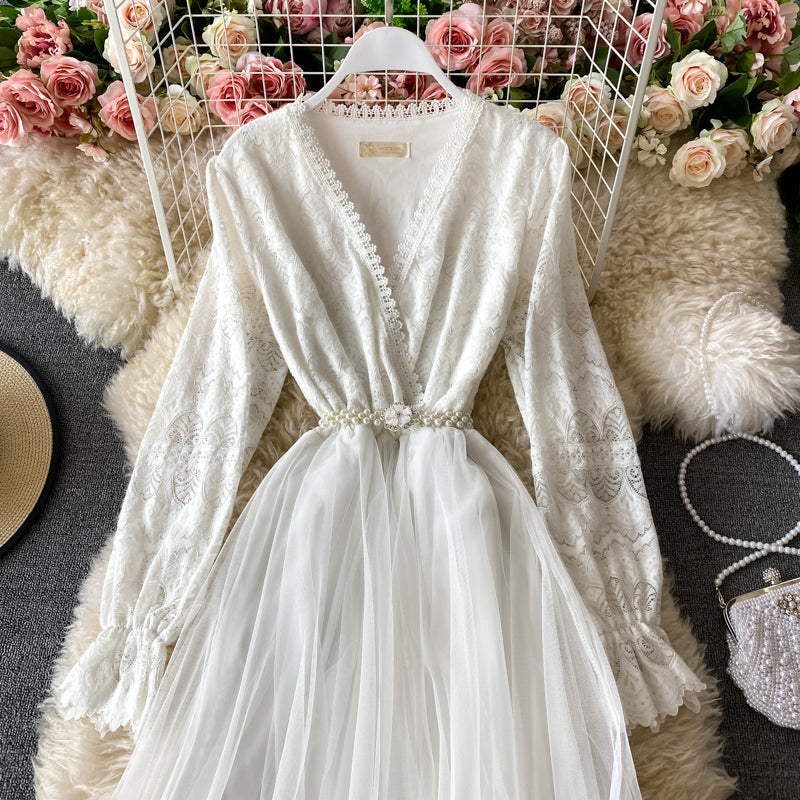 Robe en dentelle surpiquée à manches longues et taille fine 2926