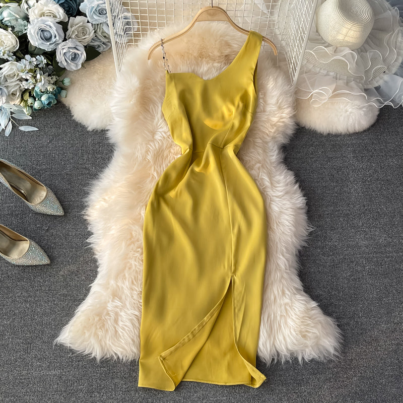 Robe sexy à épaules dénudées et poitrine basse, col en diagonale, fente fine sur les hanches 3054