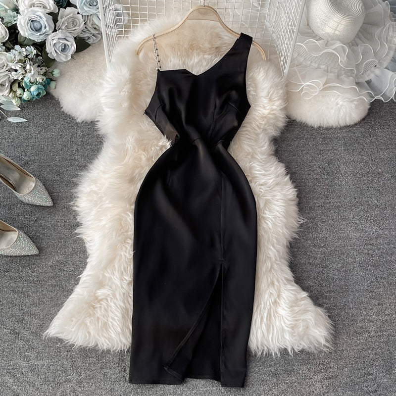 Robe sexy à épaules dénudées et poitrine basse, col en diagonale, fente fine sur les hanches 3054