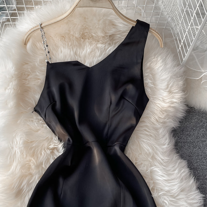 Robe sexy à épaules dénudées et poitrine basse, col en diagonale, fente fine sur les hanches 3054