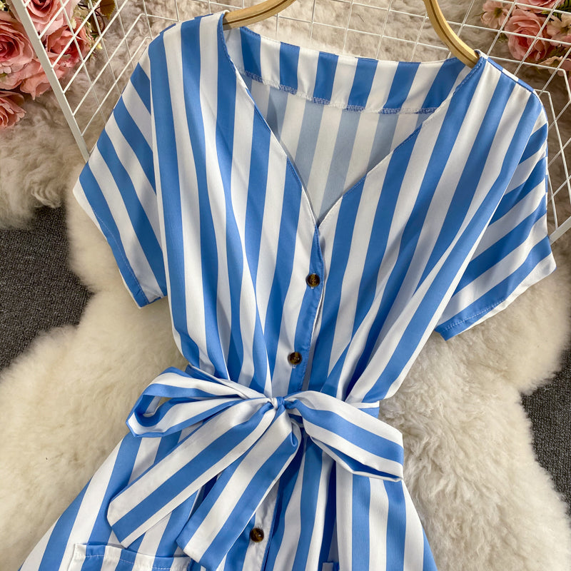 Robe à lacets à rayures et col en V de tempérament de célébrité 2962