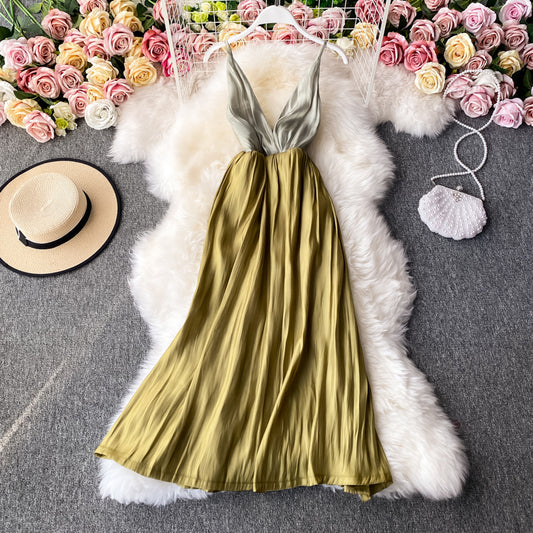 Bretelles décolletées avec dos et taille ouverts pour montrer la robe fine 2835