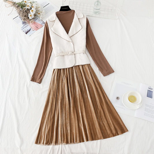 Ensemble deux pièces avec jupe plissée en velours et gilet 2405