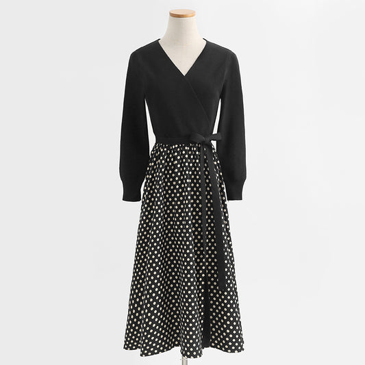 Robe tricotée cousue style Hepburn petite jupe noire montre une jupe à fond de tempérament mince 2437