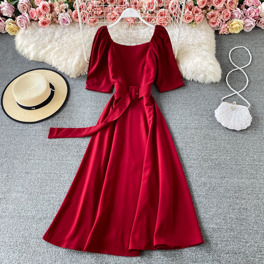 Robe moulante à col carré et manches bouffantes avec lacets à la taille et dos nu 3170