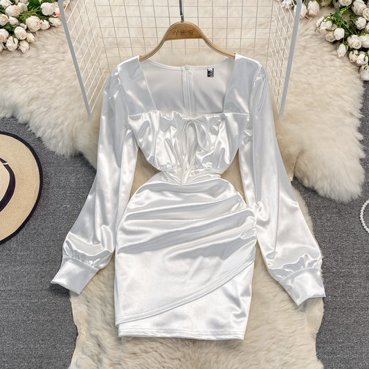 Robe portefeuille en satin acétate à manches bouffantes plissées et col carré 3023