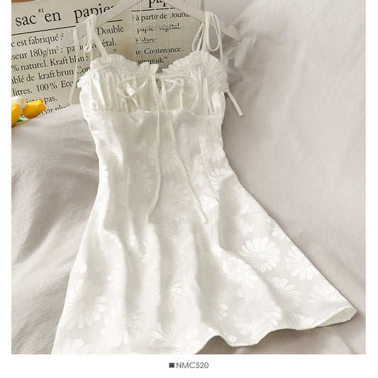 Französisches Strapskleid mit Schnürung und Faltenrock 2708