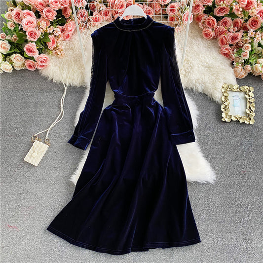 Robe trapèze en velours bordeaux à col montant et épaules dénudées 2934