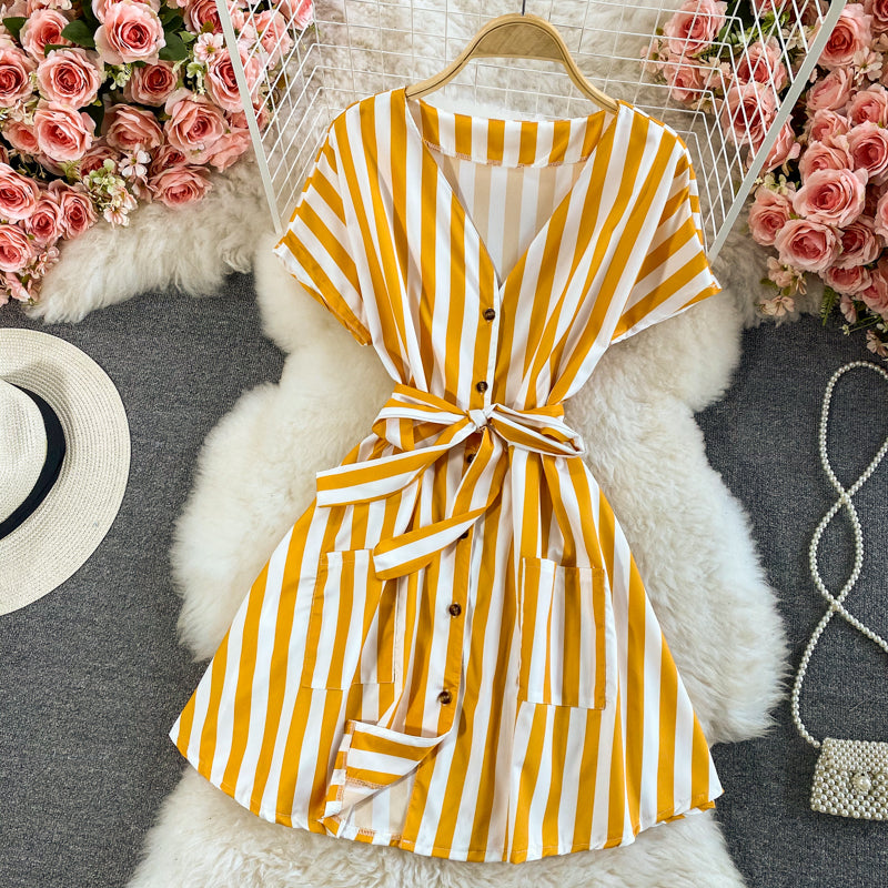 Robe à lacets à rayures et col en V de tempérament de célébrité 2962