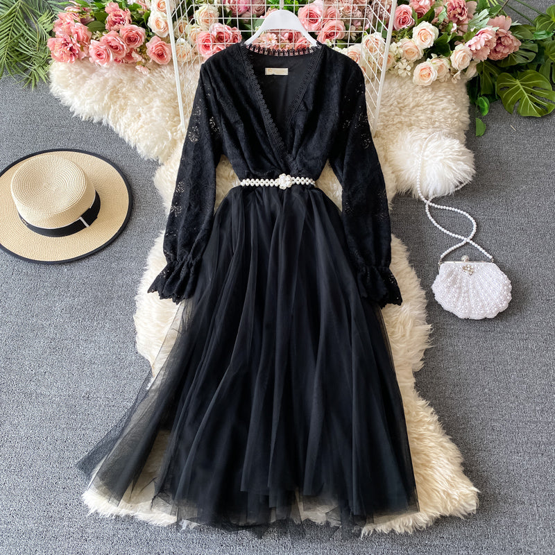 Robe en dentelle surpiquée à manches longues et taille fine 2926