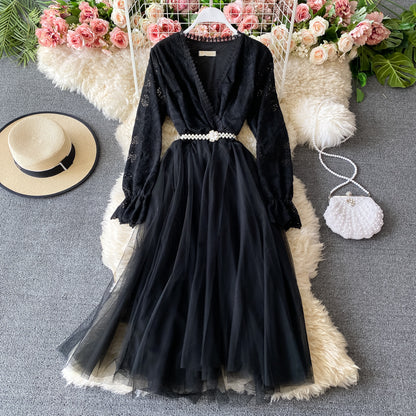 Robe en dentelle surpiquée à manches longues et taille fine 2926