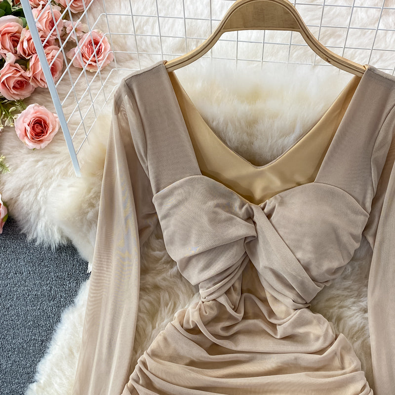 Sexy design, wrinkled and kinked waist, thin square collar and buttocks  2724