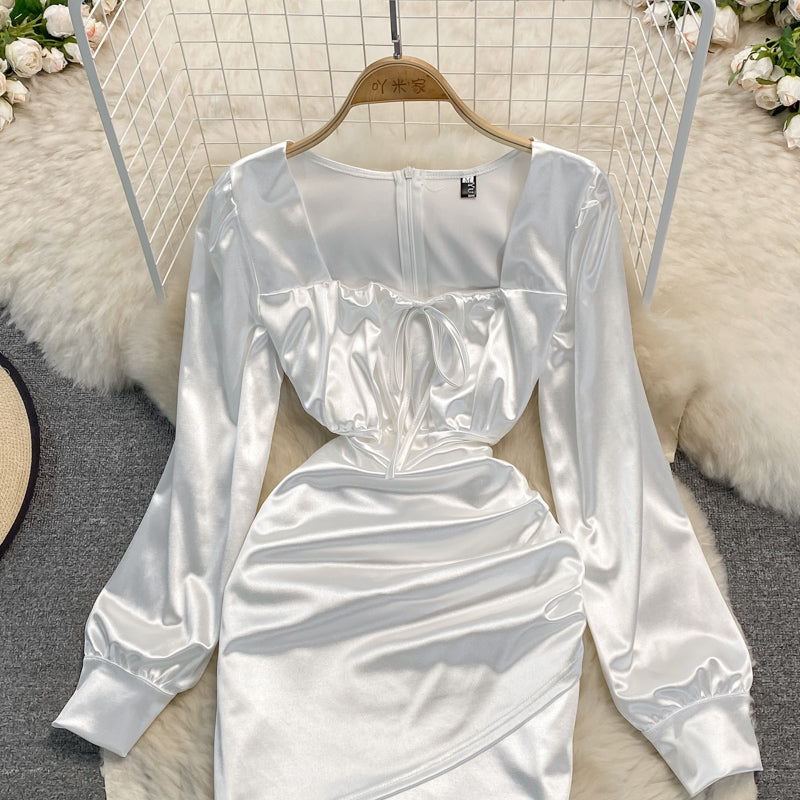 Robe portefeuille en satin acétate à manches bouffantes plissées et col carré 3023