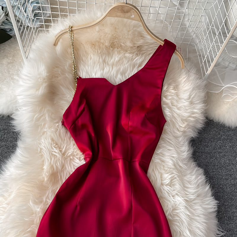 Robe sexy à épaules dénudées et poitrine basse, col en diagonale, fente fine sur les hanches 3054