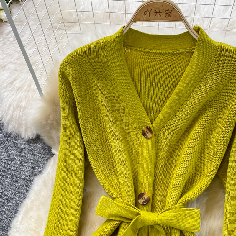 Sanftes Strickkleid mit V-Ausschnitt, Temperament, dünner Pulloverrock 3379