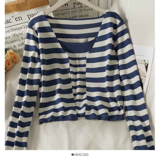 Langärmliger Strickmantel mit schmaler Strapsweste innen 1997