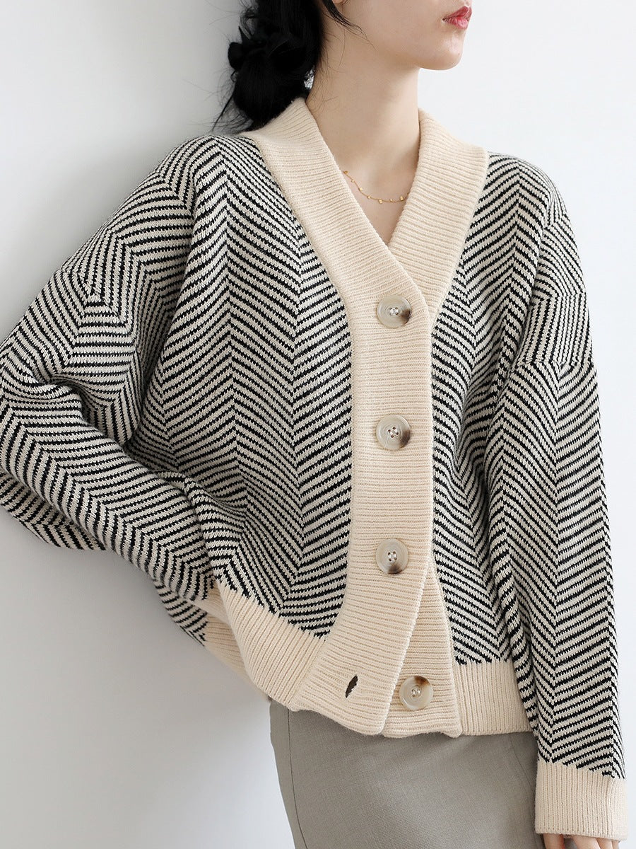 Vintage cardigans, striped slouches, baggy coats, chunky sweaters  1437