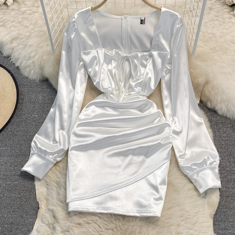 Robe portefeuille en satin acétate à manches bouffantes plissées et col carré 3023