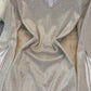 Kleid 2871 mit hoher Taille und ausgestelltem V-Ausschnitt