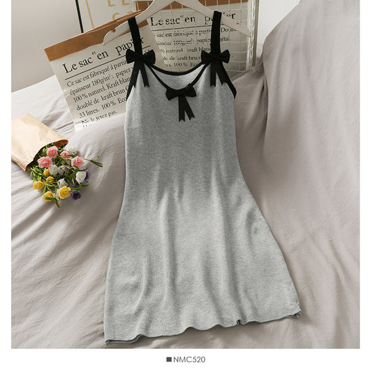 Gespleißter Damen-Strapsrock mit Schleife, tiefem Ausschnitt und offenem Rücken 2674