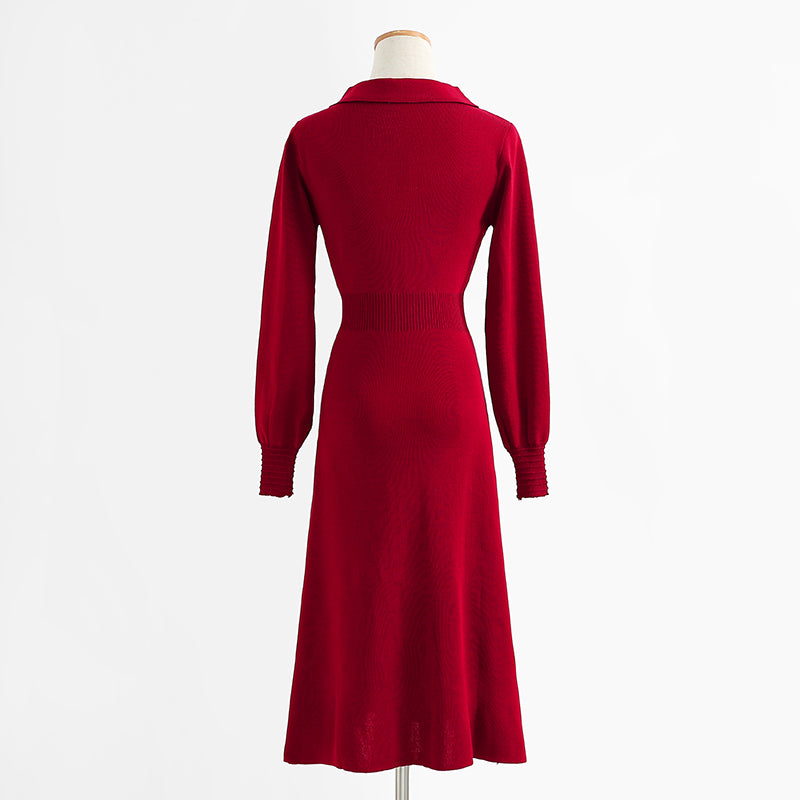 Neues ausgehöhltes rotes Kleid, altersreduzierend und dünner gestrickter Rock 2227