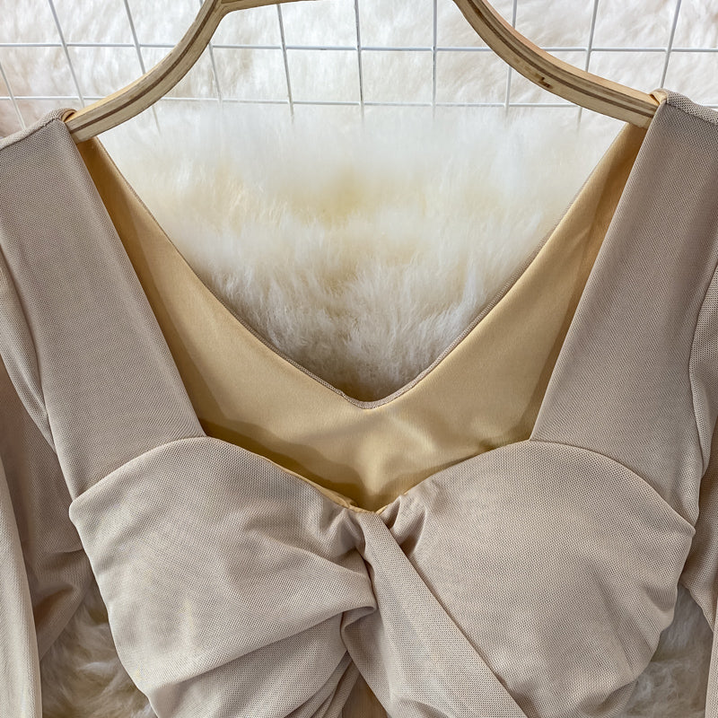 Sexy design, wrinkled and kinked waist, thin square collar and buttocks  2724