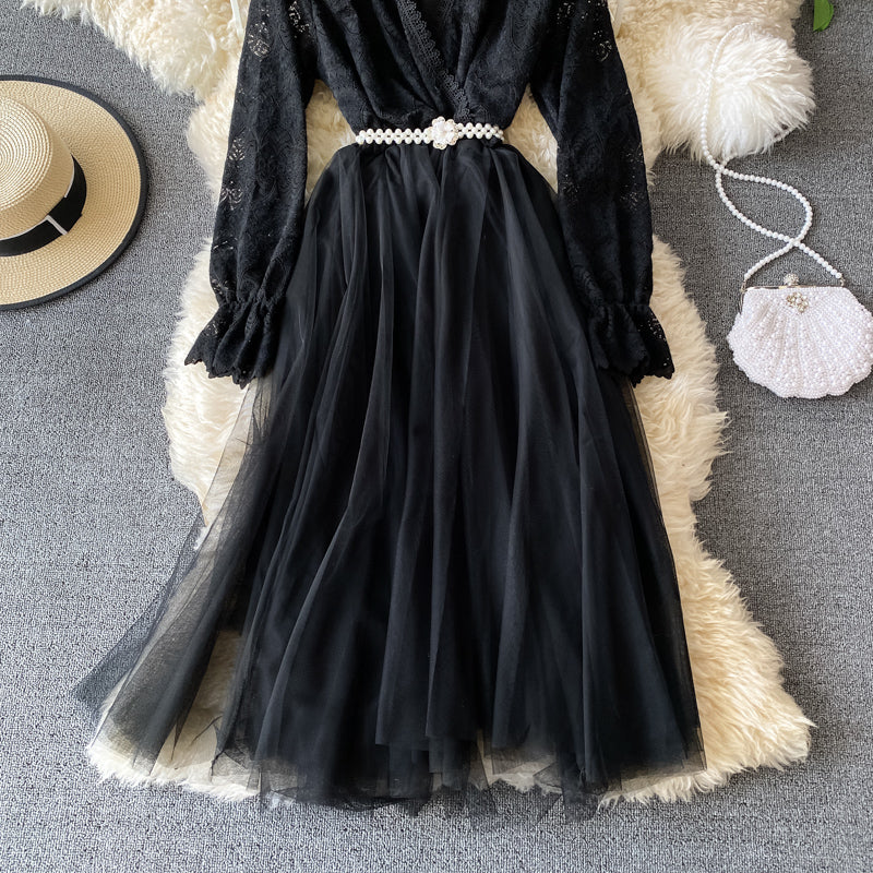 Robe en dentelle surpiquée à manches longues et taille fine 2926