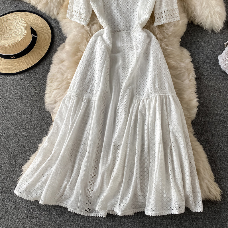 Elegantes Cut-Out-Kleid mit Rundhalsausschnitt 3427