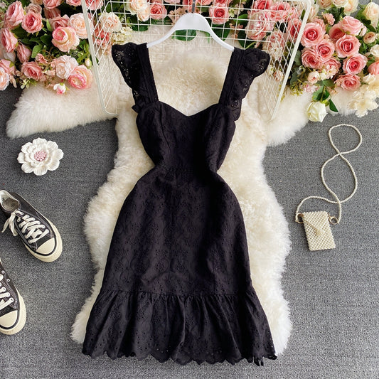 Temperamentvolles Volant-Strapskleid aus Spitze mit hohlen Blasenärmeln 2765