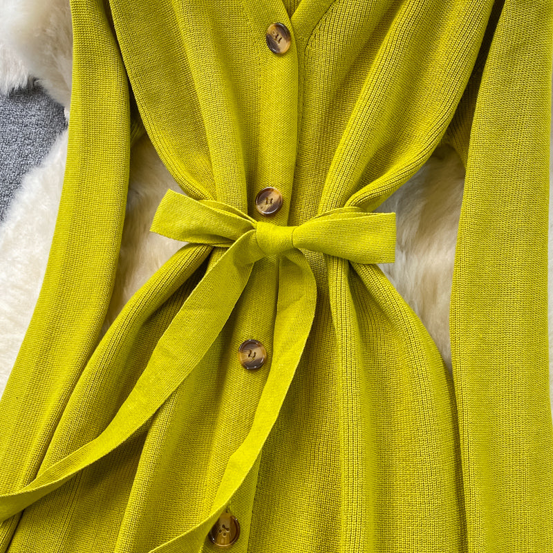 Sanftes Strickkleid mit V-Ausschnitt, Temperament, dünner Pulloverrock 3379