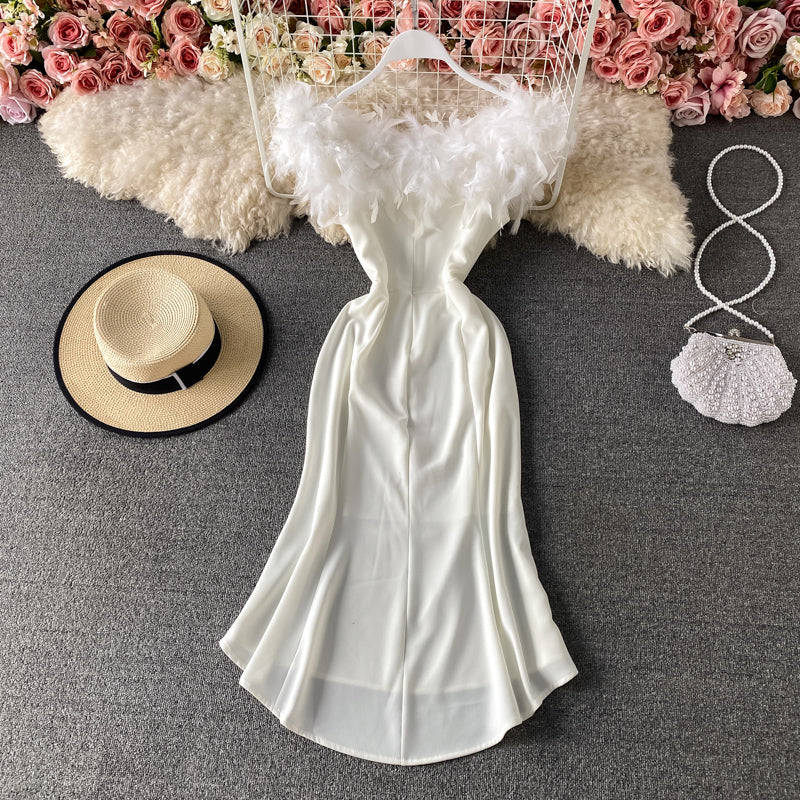 Behaarter, genähter Fischgrätenhals mit freiliegender Schultertasche und Fischschwanzrock 3433