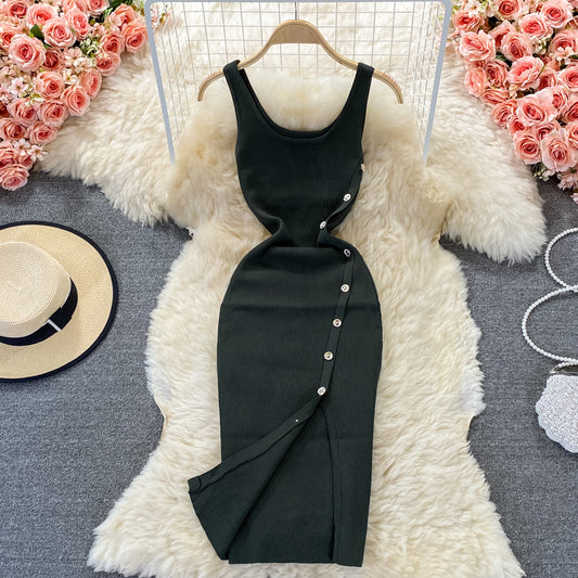 Robe à bretelles en tricot à taille étroite et boutonnage simple 2898