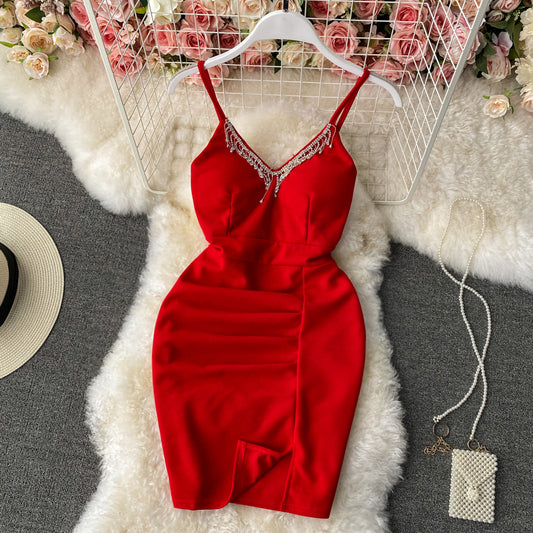 Robe courte à bretelles slim avec motif de pompon et machine à sentir les rides 3051