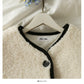 Lockerer und dünner Mantel mit V-Ausschnitt aus Lammwolle mit Kontraststreifen 2106