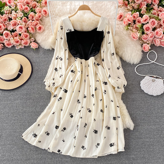 Sanfter Wind Samt genähtes Kleid mit eckigem Ausschnitt 3253