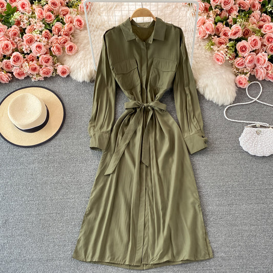 Lockeres und schmales mittellanges einreihiges Reverskleid 3245