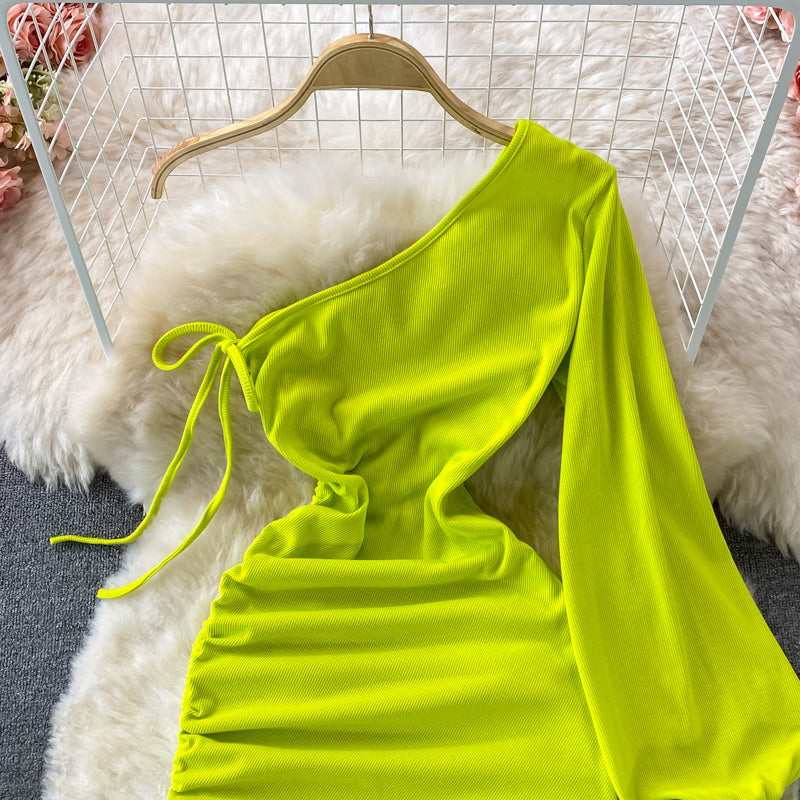 Robe sexy à col diagonal et épaules dénudées unilatérale 2738