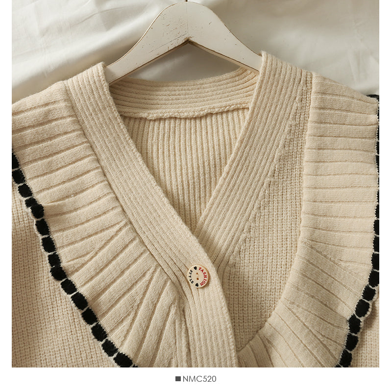 Einreihiger, lockerer, dünner Pullover mit V-Ausschnitt und Kontrastrüschen 1834