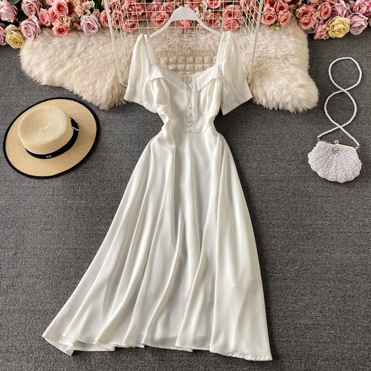 Kleid 3168 mit französischem Taillenverschluss und schmalen Luftblasenärmeln mit eckigem Ausschnitt