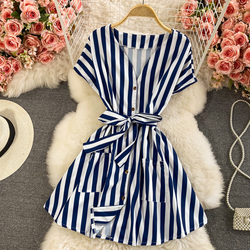 Robe à lacets à rayures et col en V de tempérament de célébrité 2962